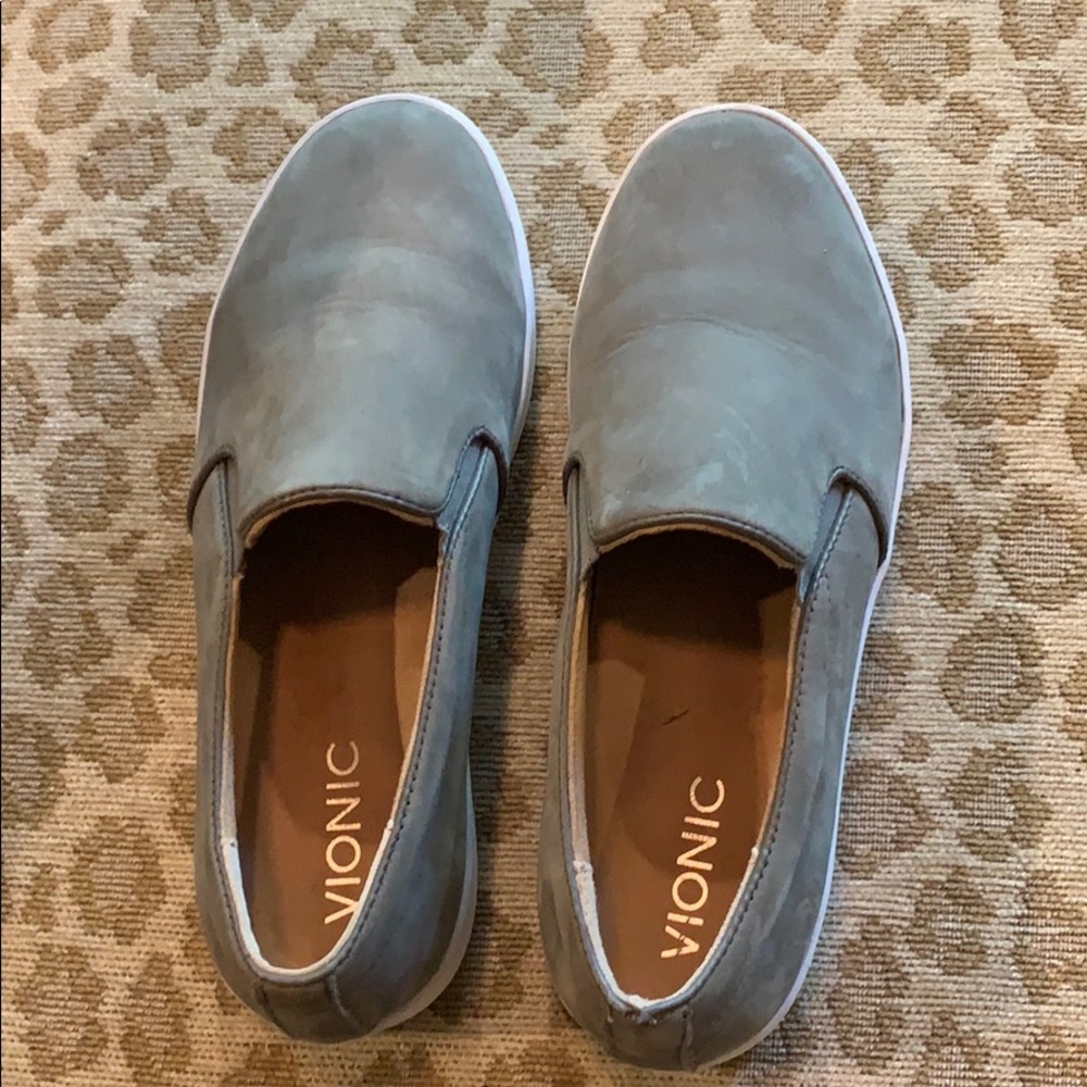 Vionic suede shoe